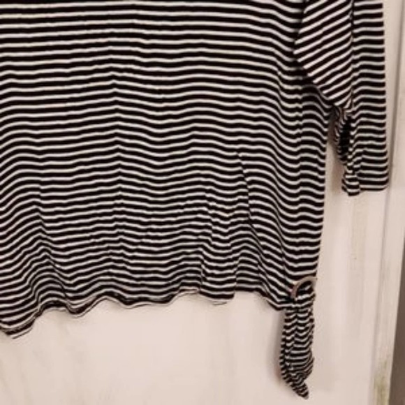 Bundle floral and tie waist soft tee shirts - Picture 4 of 6